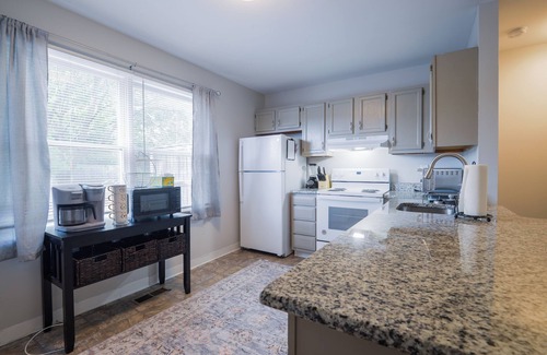Downtown Wilmington House | Charming 2-bedroom townhome with WiFi, AC in Wilmington