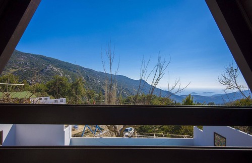 Islamlar House | Charming 2 Bedroom Timber Villa with Totally Private Pool, near village centre