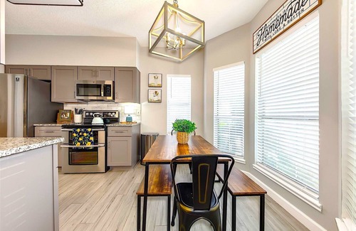 Town Center House | Charming 2-bedroom townhome with AC, WiFi in Kennesaw