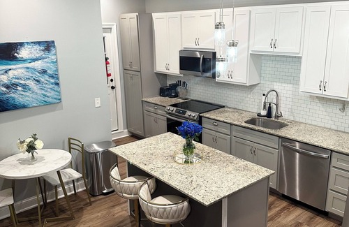 St. Louis House | Charming 2-bedroom townhome in lovely St. Louis with AC, WiFi