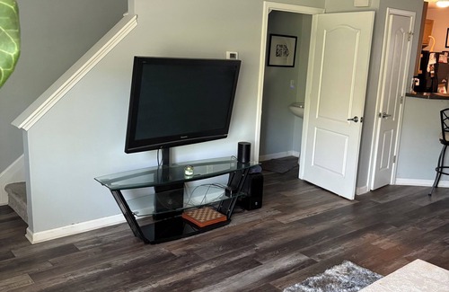 Southwestern House | Charming 2-bedroom townhome with WiFi, fitness room in terrific Atlanta