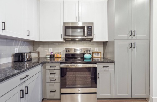 Austell House | Charming 2-Bedroom Townhome in Austell close to Battery, 6 Flags + Fitness room