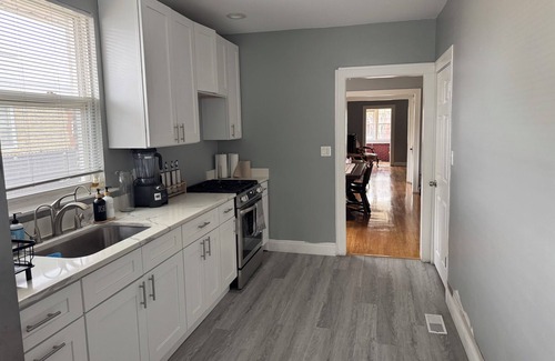 Chicago Lawn House | Charming 2-bedroom townhome in brilliant Chicago with WiFi, AC