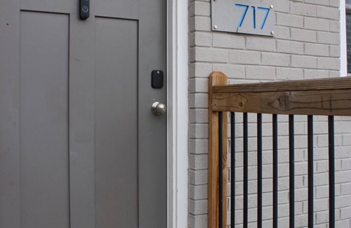 East Raleigh House | Charming 2-bedroom townhome in Raleigh with AC, WiFi