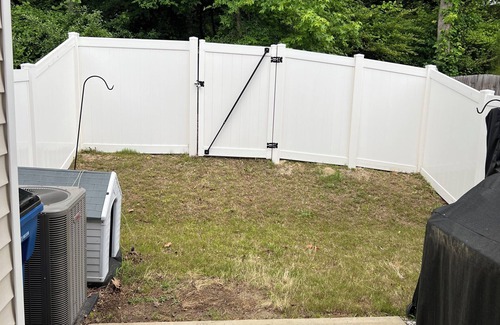 Southeast Raleigh House | Charming 2-bedroom townhome that's fenced with private backyard.