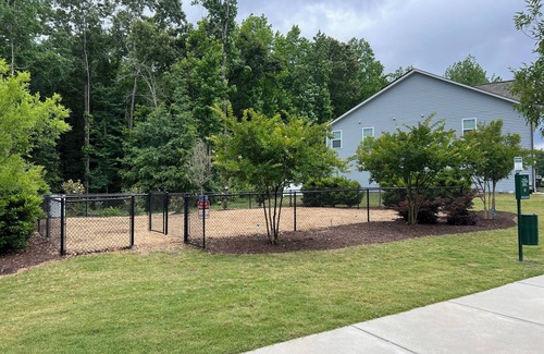Southeast Raleigh House | Charming 2-bedroom townhome that's fenced with private backyard.