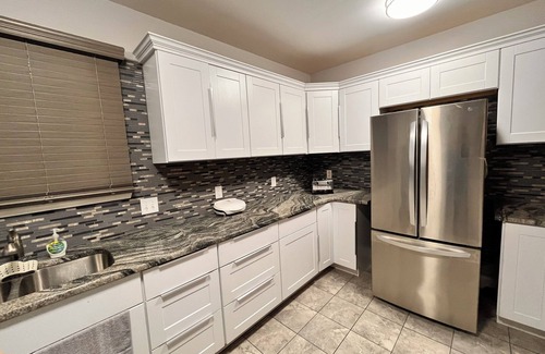 Detroit House | Charming 2-bedroom upper duplex in fabulous Detroit minutes from downtown!