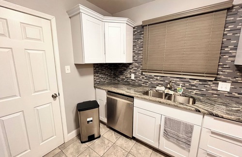 Detroit House | Charming 2-bedroom upper duplex in fabulous Detroit minutes from downtown!