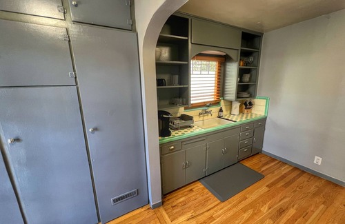 Nob Hill House | Charming 2-bedroom house in fabulous Nob Hill Albuquerque with WiFi, AC