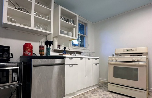 Mid City South House | Charming 2-bedroom house in lovely Baton Rouge with WiFi, AC
