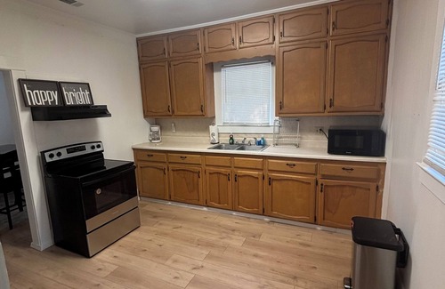 Mid City North House | Charming 2-bedroom house with AC, WiFi in Baton Rouge