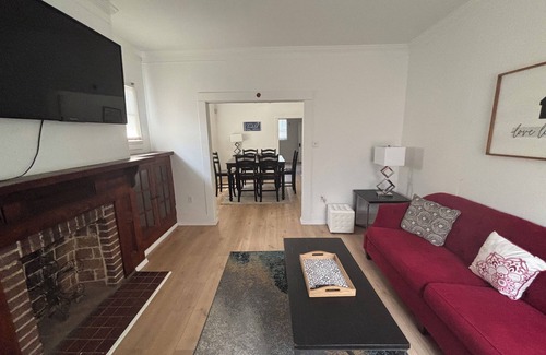 Mid City North House | Charming 2-bedroom house with AC, WiFi in Baton Rouge