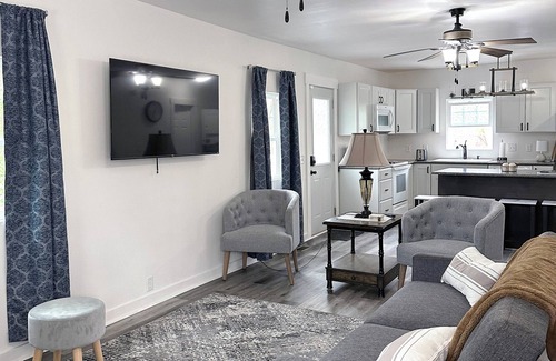 Bloomington House | Charming 2-bedroom house with AC, WiFi in delightful Bloomington