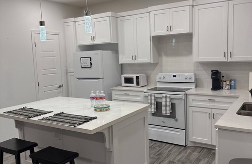 Mitte Cultural District House | Charming 2-bedroom house in Downtown Brownsville with AC, WIFI and Washer/Dryer
