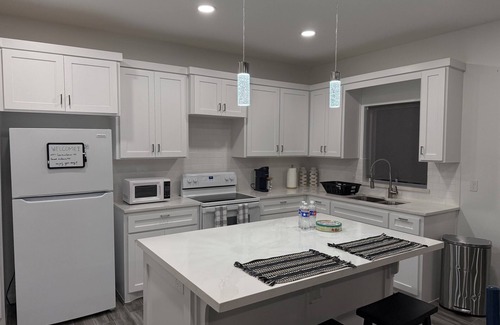 Mitte Cultural District House | Charming 2-bedroom house in Downtown Brownsville with AC, WIFI and Washer/Dryer