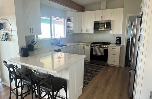 Opihihale House | Charming 2-bedroom house in Captain Cook with WiFi and AC