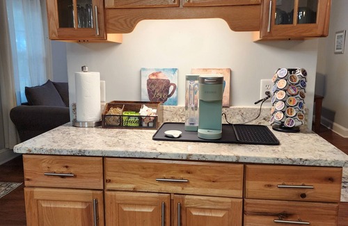Terry Sanford House | Charming 2-bedroom bungalow in central serene Fayetteville with AC
