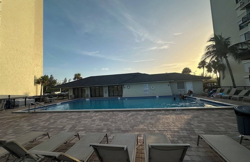 Fort Pierce Shores Condo | Charming 2-bedroom 🏖️beachfront condo in brilliant Fort Pierce with pool, WiFi