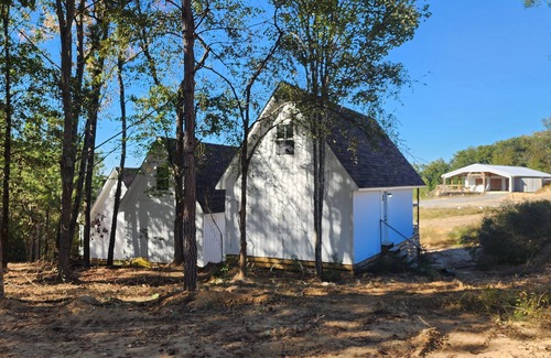 Guntersville Cabin | Charming 2-bedroom cabin with WiFi, AC 5 minutes away from Lake Guntersville