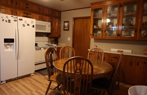 Guntersville House | Charming 2-bedroom house in superb Guntersville with AC, WiFi, carport & deck.