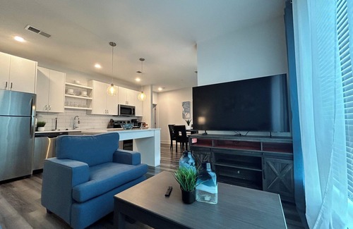 Mile Square Apartment | Charming 2-bedroom apartment in Indianapolis with AC, WiFi, fitness room