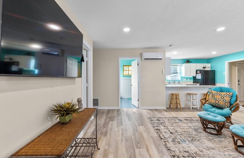 Jensen Beach House | Charming 2-bedroom house with AC, WiFi in lovely Jensen Beach