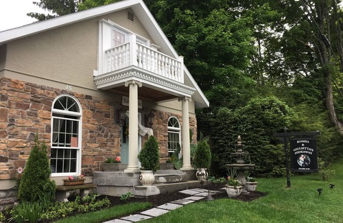 Lake George Apartment | Charming 2-bedroom apartment in delightful Lake George Village