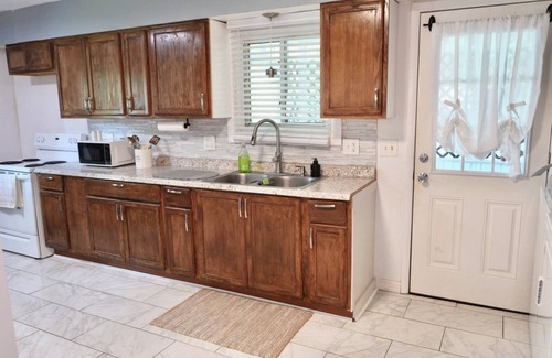 Lake Katrine House | Charming 2-bedroom house in serene Lake Katrine with AC