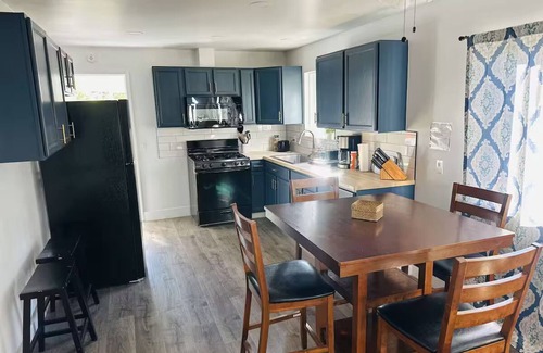 Kelseyville Cabin | Charming 2-bedroom cabin with Wi-Fi included in Loch Lomond