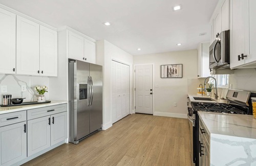 Reseda House | Charming 2-bedroom house with WiFi, AC in brilliant Los Angeles