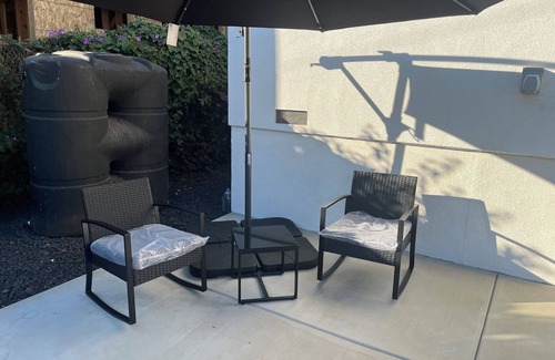 Crenshaw House | Charming 2-bedroom bungalow in Los Angeles with AC, WiFi, Centrally Located!