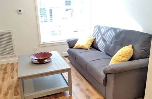 Miracle Mile House | Charming 2-bedroom with AC, WiFi in vibrant Los Angeles