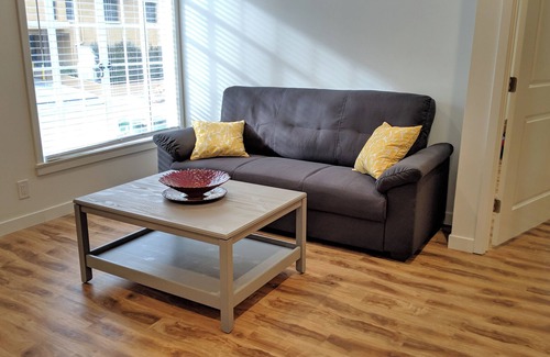 Miracle Mile House | Charming 2-bedroom with AC, WiFi in vibrant Los Angeles