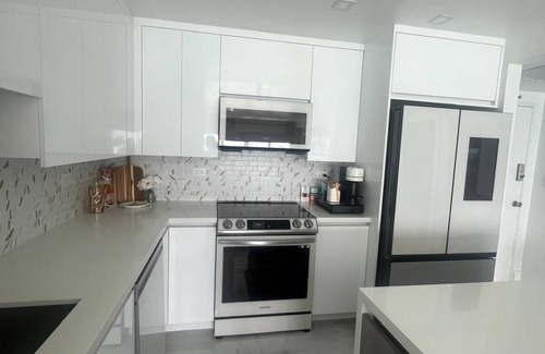 Mid Beach Apartment | Charming 2-bedroom apartment with WiFi and fitness room in marvelous Miami Beach