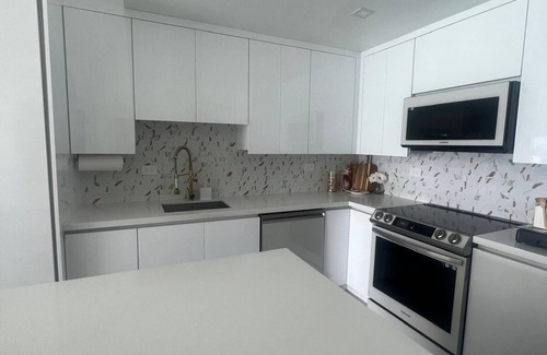 Mid Beach Apartment | Charming 2-bedroom apartment with WiFi and fitness room in marvelous Miami Beach