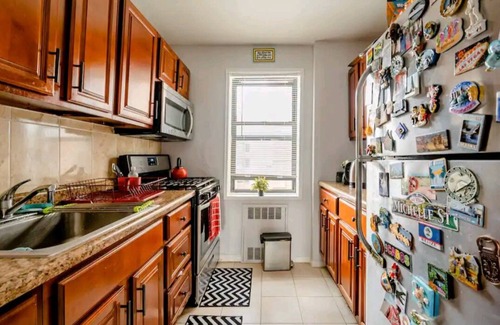 North Side Apartment | Charming 2-bedroom apartment in lovely Mount Vernon with free parking on site