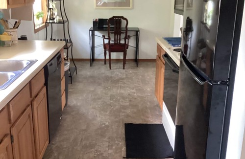 Murphysboro House | Charming 2-bedroom Condo with large driveway in Murphysboro sleeps up to10