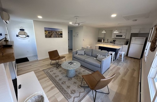 Narragansett Pier Apartment | Charming 2-bedroom apartment, 2 minutes from the beach!