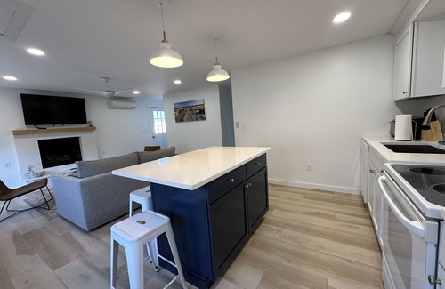 Narragansett Pier Apartment | Charming 2-bedroom apartment, 2 minutes from the beach!