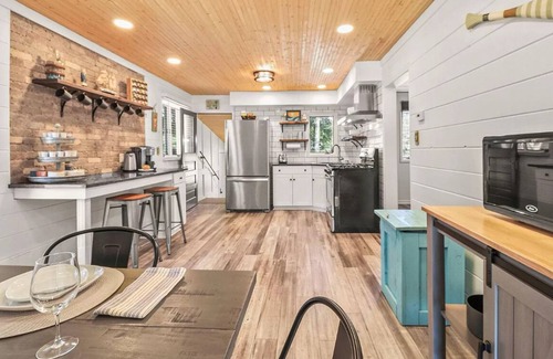 New Buffalo House | Charming 2-bedroom house in delightful New Buffalo with hot tub