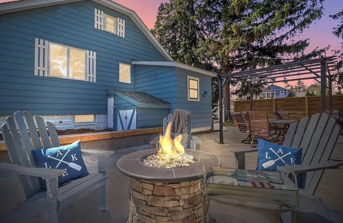 New Buffalo House | Charming 2-bedroom house in delightful New Buffalo with hot tub