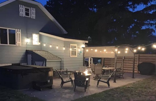 New Buffalo House | Charming 2-bedroom house in delightful New Buffalo with hot tub