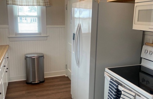 Port Clinton House | Charming 2-bedroom house with WiFi in Port Clinton steps from the public beach