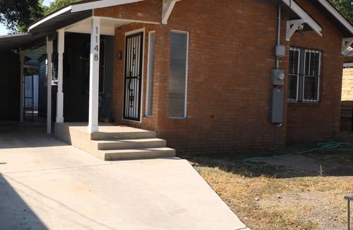 Eastside Promise Neighborhood House | Charming 2-bedroom house in fantastic San Antonio with WiFi, AC