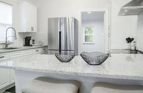 Government Hill House | Charming 2-bedroom house in wonderful San Antonio with AC
