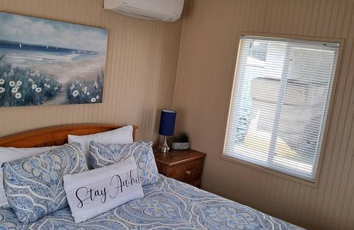 Sturgeon Bay Boat Rental | Charming 2-bedroom boat with AC, WiFi in lovely Sturgeon Bay Mary 1