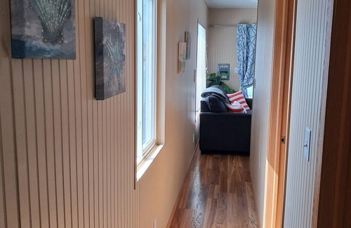 Sturgeon Bay Boat Rental | Charming 2-bedroom houseboat in Sturgeon Bay with AC, WiFi/Pier Relax'n