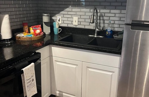 College Town House | Charming 2-bedroom townhome with WiFi and AC in Tallahassee. Walk to Stadium FSU