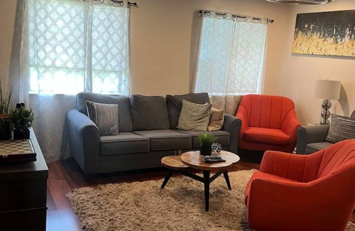 College Town House | Charming 2-bedroom townhome with WiFi and AC in Tallahassee. Walk to Stadium FSU