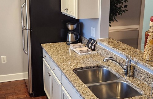 Lackey Condo | Charming 2-bedroom condo in quaint Williamsburg with fitness room, WiFi
